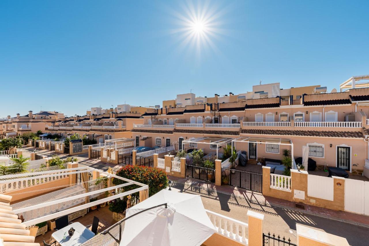 Bungalow La Zenia Cerca De La Playa Orihuela Exterior photo